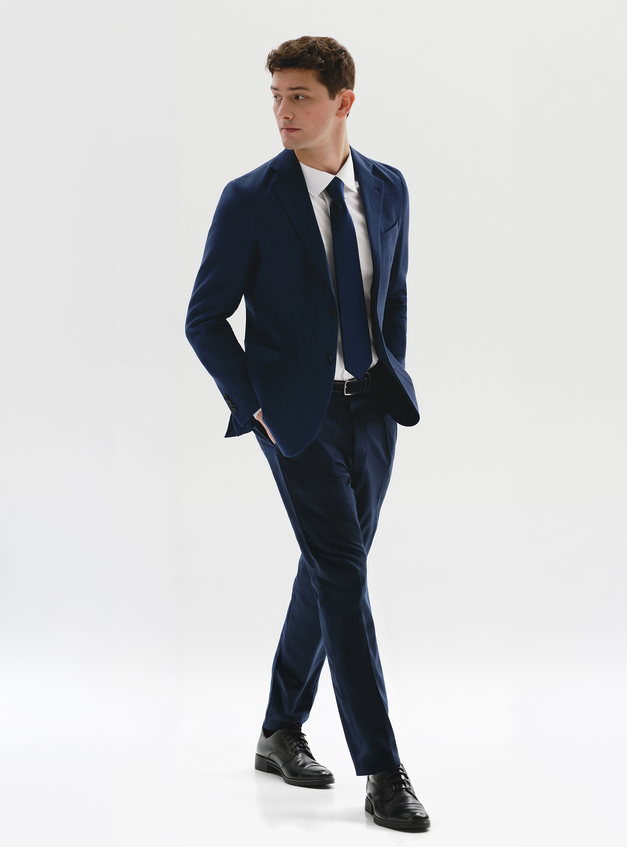 Navy blue slim fit suit, 